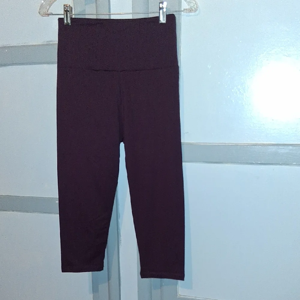 Amazon Women's Capri Leggings - Plum - Picture 1 of 3